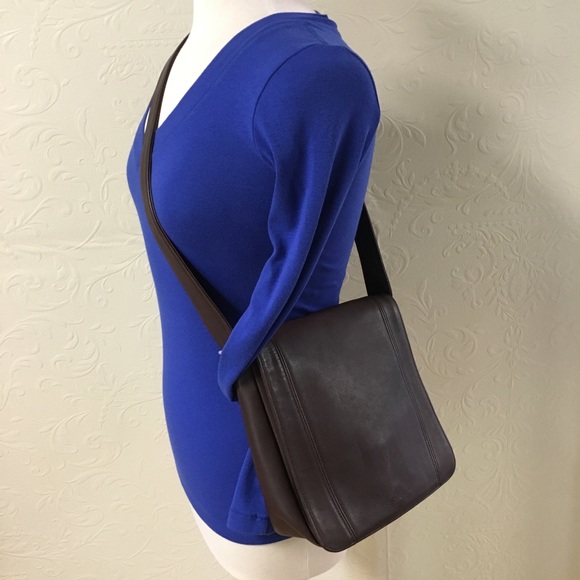 Coach Handbags - Vintage Leather Coach Purse